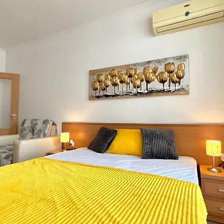 Bratanov Plaza Apartamento *