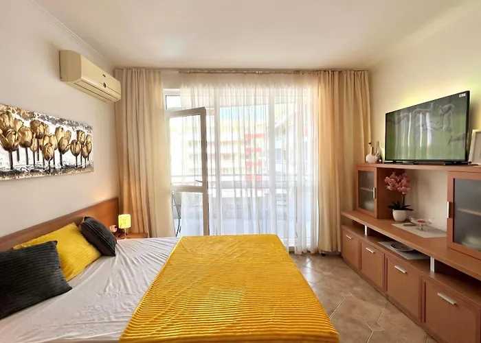 Апартамент Bratanov Plaza