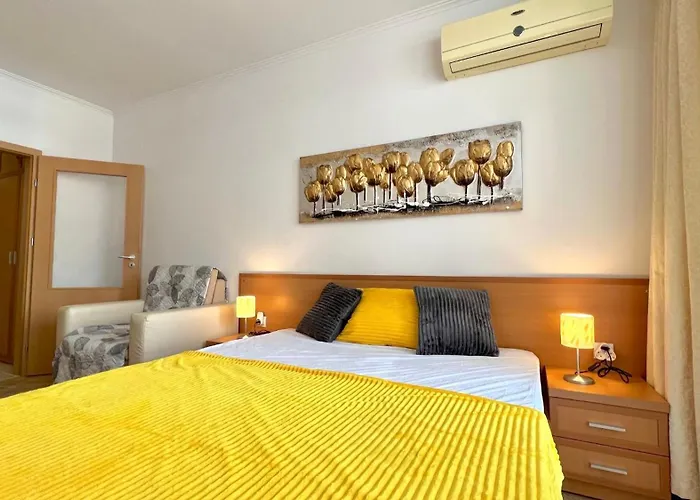 Bratanov Plaza Апартамент *